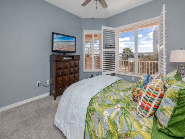 Great Bay View, 2.5 blocks to Clearwater Beach